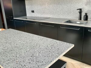 blat kuchenny konglomerat kwarcowy Taurus Terazzo Grey