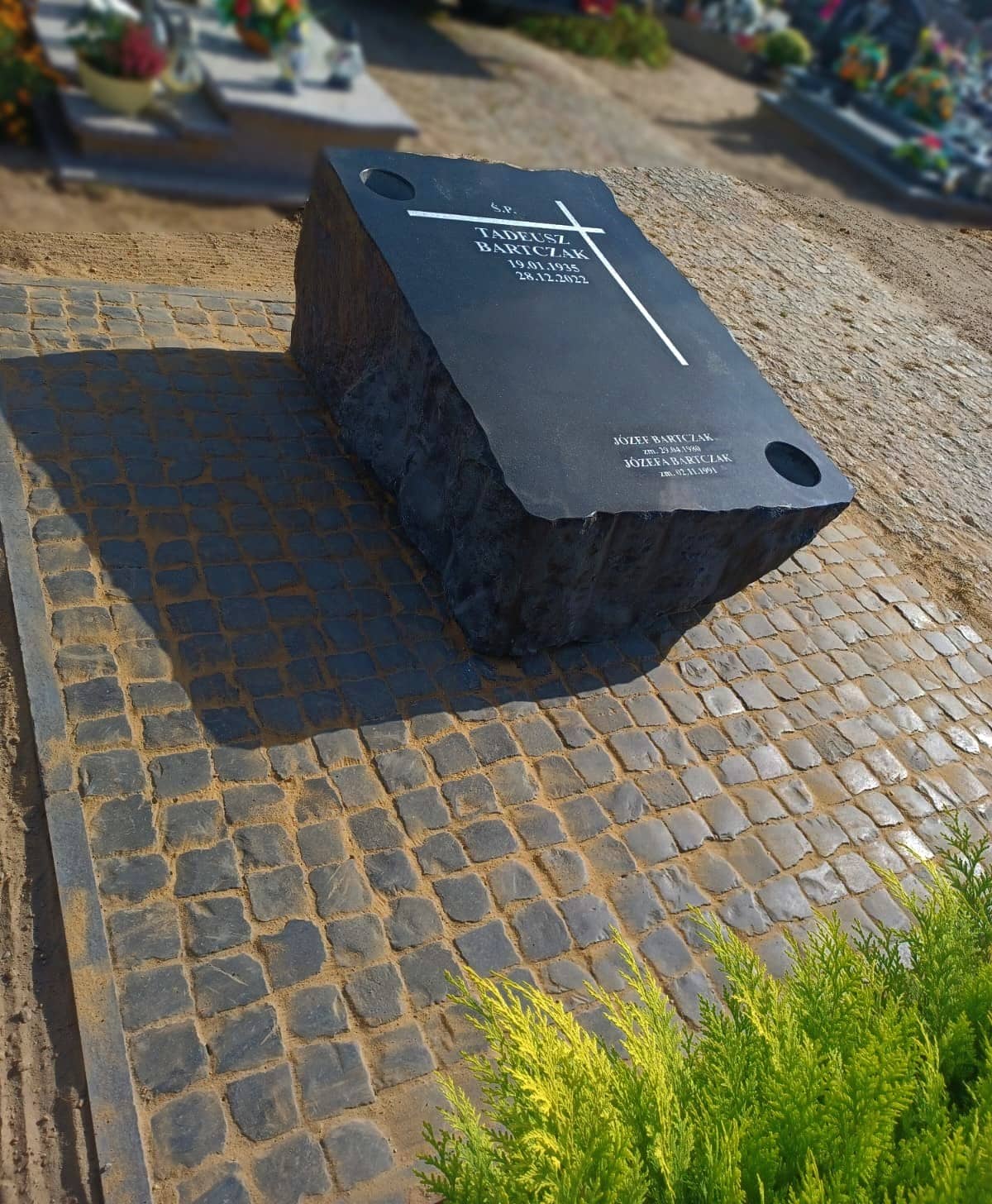 Nagrobek skałkowy #SK3 Nagrobek skałkowy #SK3