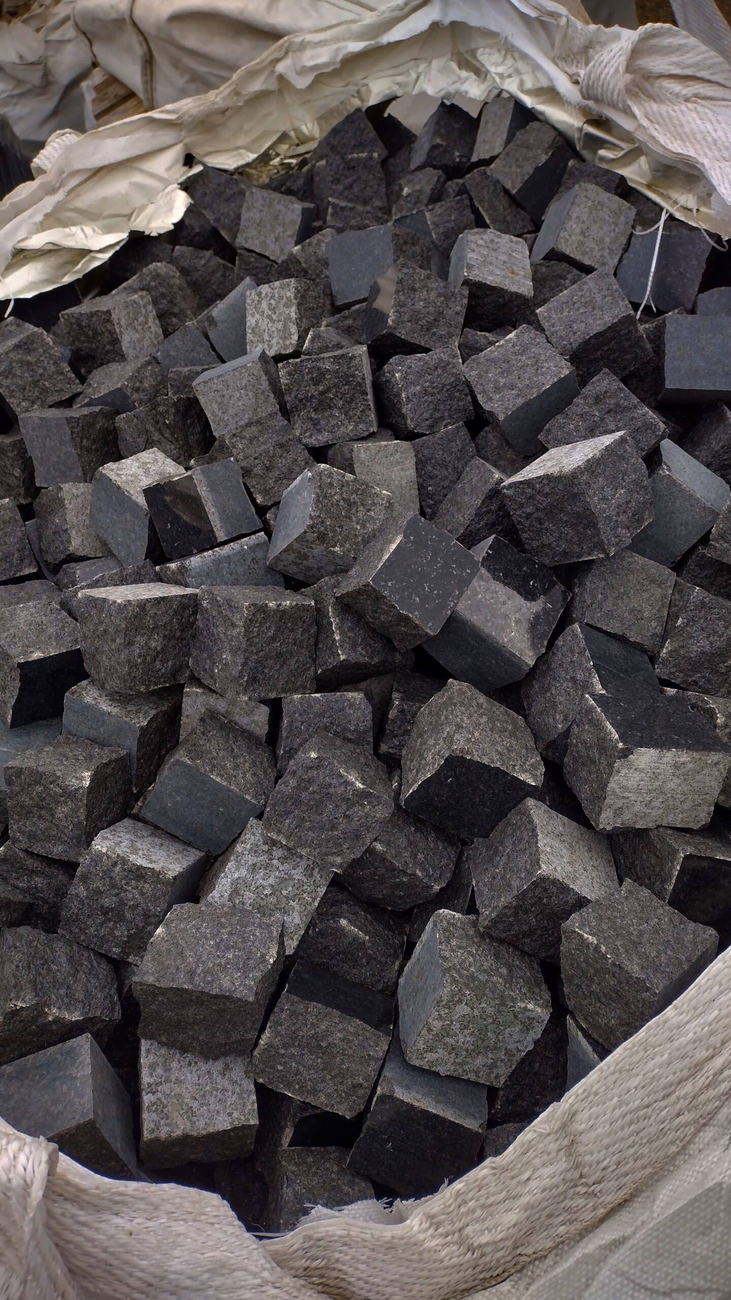 Kostka cięto-łupana gabro swedish black 6 x 6 Kostka cięto-łupana gabro swedish black 6 x 6