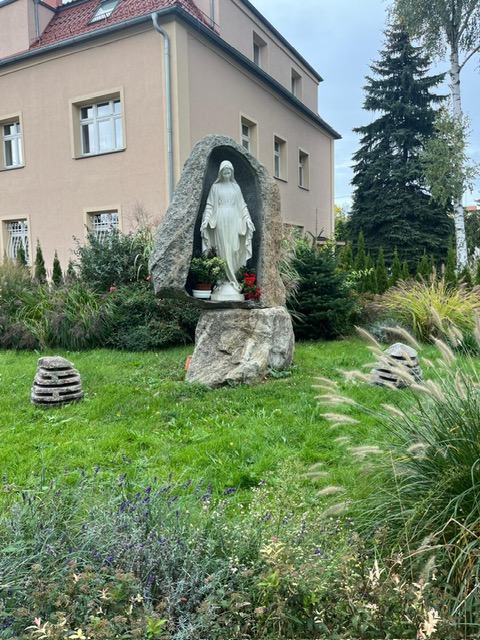 KAMIENNA KAPLICZKA KAMIENNA KAPLICZKA